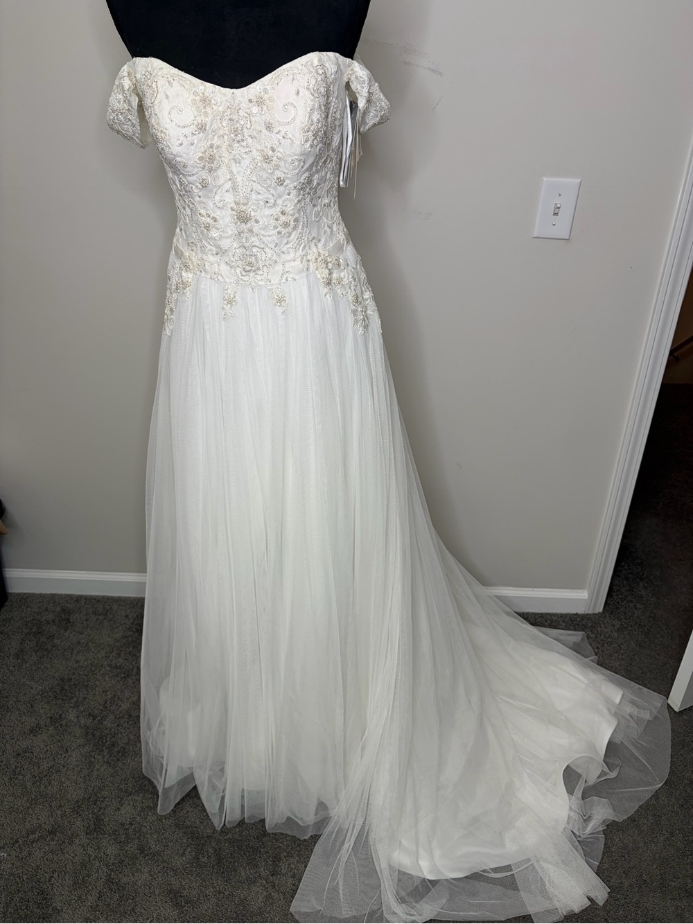 NWT beaded embroidered A-line tulle Wedding Dress mesh back bride